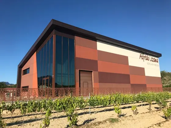 Bodegas y Viñedos Alfredo Lezana