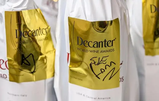 Los 27 mejores vinos de 2021 con las puntuaciones más altas de la revista Decanter