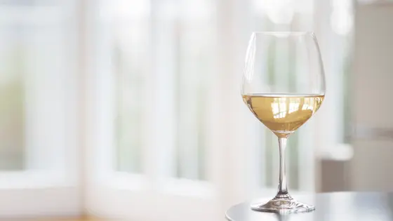 ¿Cuántas calorías tiene el vino blanco?