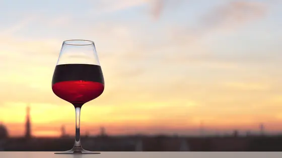 ¿Cuántas calorías tiene el vino tinto?