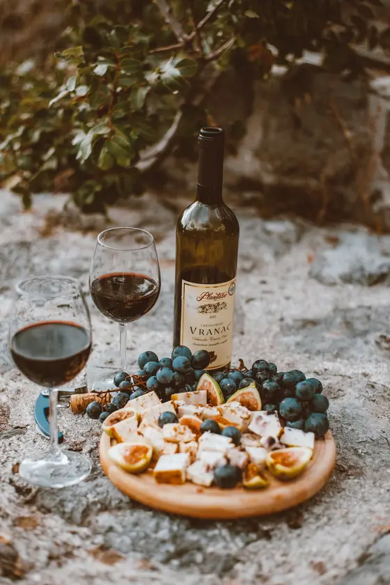 Maridaje Maestro: Elevando tus Platos Favoritos con el Vino Perfecto